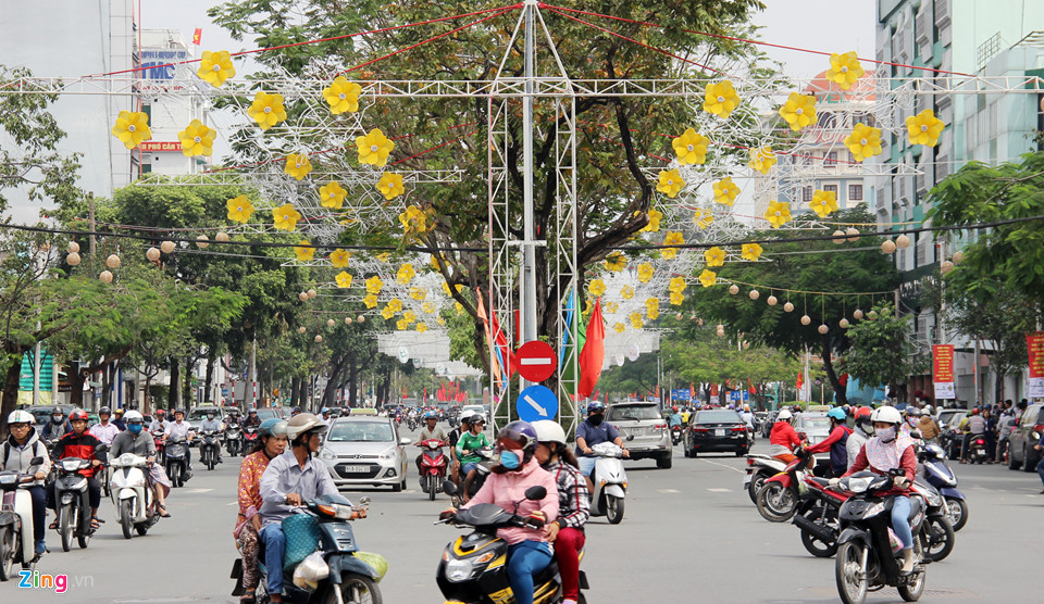 Cận cảnh đường đèn có cổng chào ở Cần Thơ xôn xao Facebook